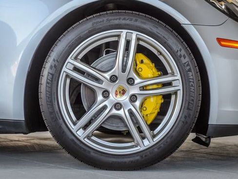 Used 2018 Porsche Panamera image 16