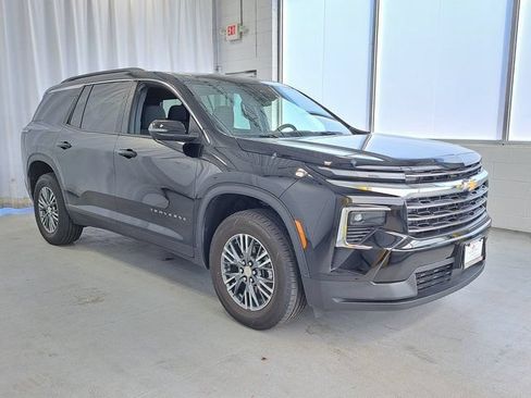 Used 2024 Chevrolet Traverse LT FWD image 4