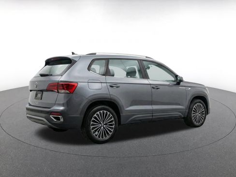 Used 2026 Volkswagen Taos SE FWD image 9