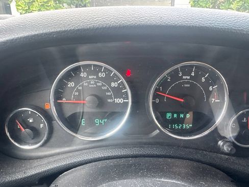 Used 2017 Jeep Wrangler Sport AWD/4WD image 3