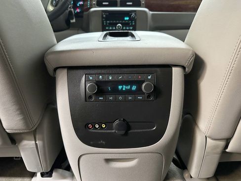 Used 2013 GMC Yukon XL SLT w/ SLT-2 Equipment Package image 27