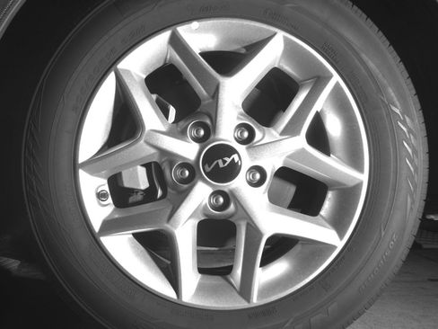 Used 2025 Kia Soul LX w/ LX Technology Package FWD image 12