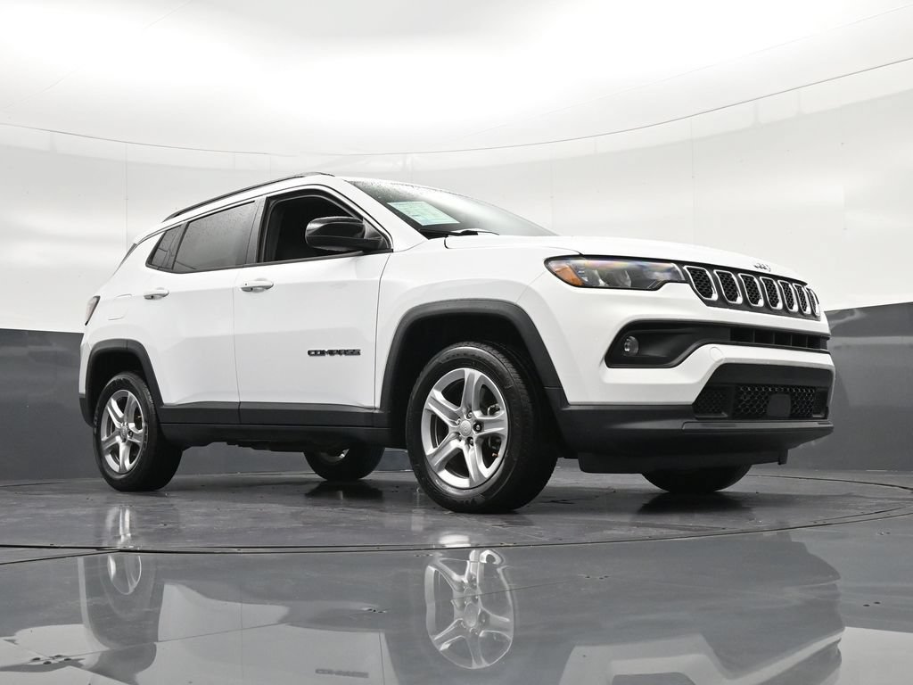 Used 2023 Jeep Compass Latitude AWD/4WD image 28