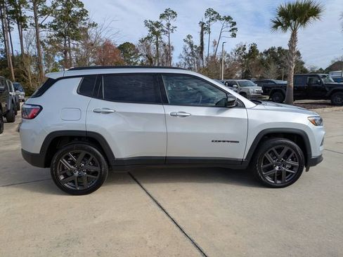 New 2026 Jeep Compass Latitude image 3