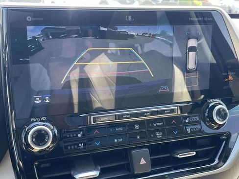 Used 2022 Toyota Highlander Platinum FWD image 37