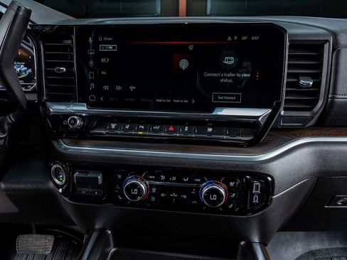 Used 2025 GMC Sierra 2500 SLT w/ SLT Premium Package image 24