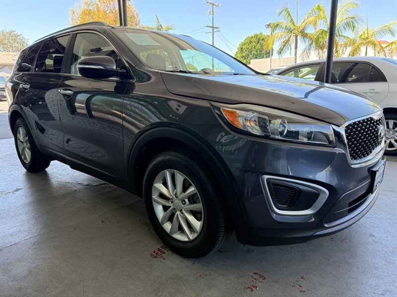 Used 2017 Kia Sorento FWD image 7