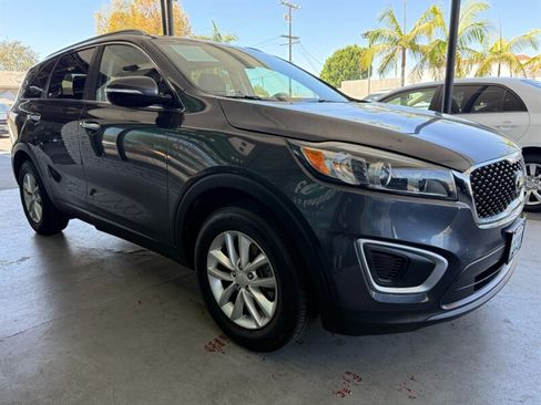 Used 2017 Kia Sorento FWD image 7