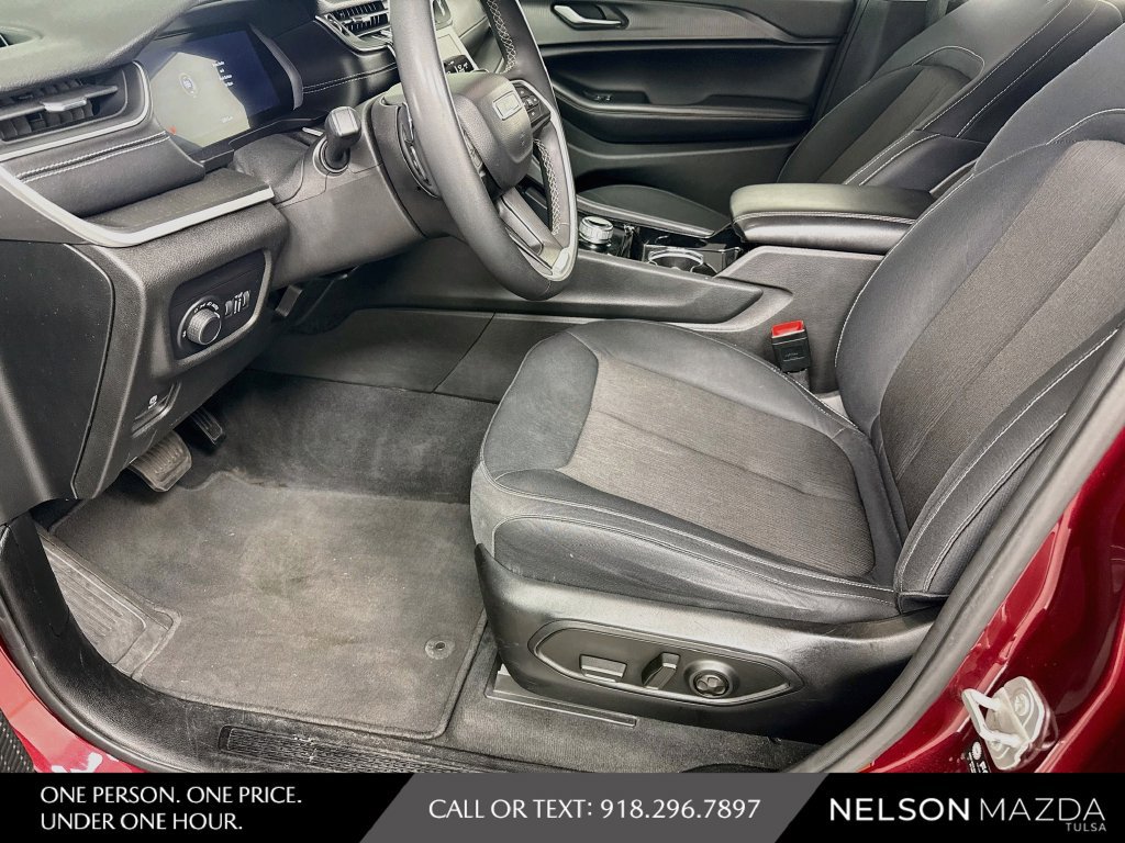 Used 2023 Jeep Grand Cherokee L Laredo AWD/4WD image 16