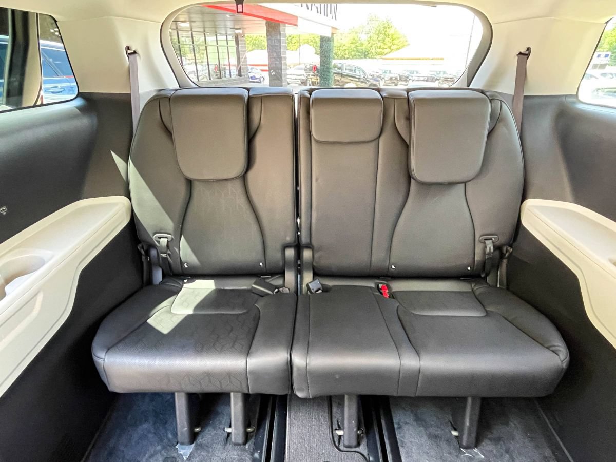 Used 2024 Kia Carnival LX FWD image 14