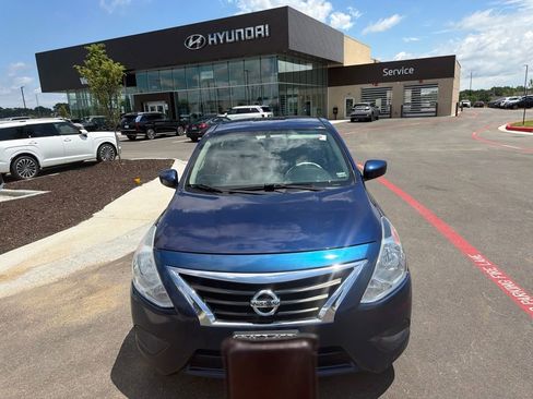 Used 2018 Nissan Versa SV FWD image 1