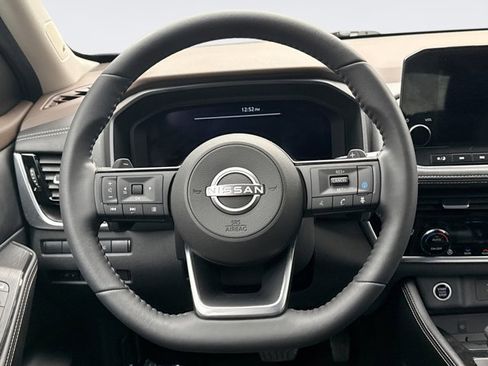 Used 2023 Nissan Rogue Platinum w/ Platinum Premium Package image 12