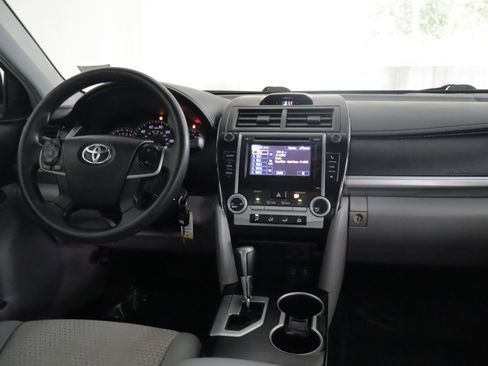 Used 2013 Toyota Camry LE FWD image 2