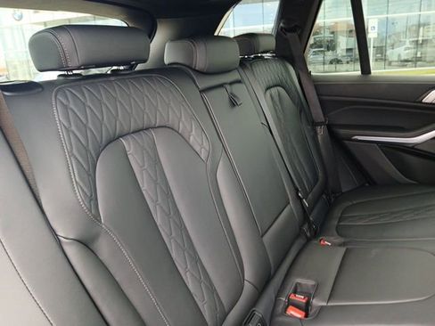 Used 2025 BMW X5 xDrive50e image 12