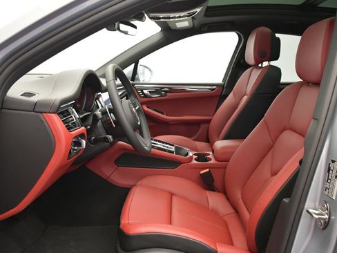 Certified 2026 Porsche Macan AWD/4WD image 5