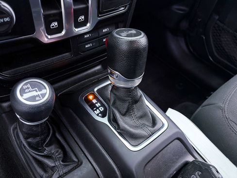 Used 2021 Jeep Wrangler Sport AWD/4WD image 28