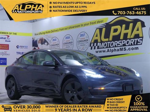 Used 2023 Tesla Model 3 Standard Range image 1