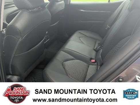 Used 2022 Toyota Camry XLE w/ Cold Weather Package FWD image 12