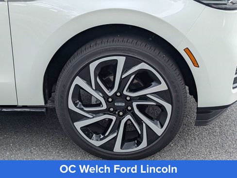 Certified 2026 Lincoln Navigator Reserve AWD/4WD image 8