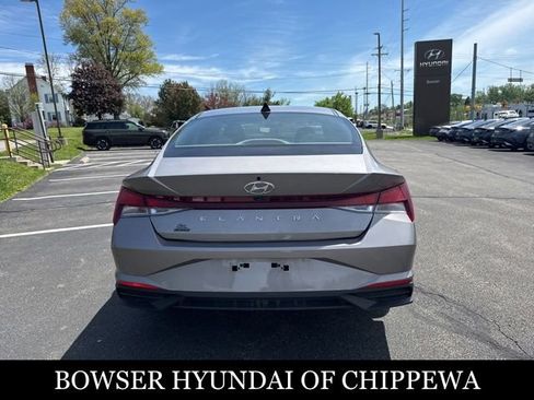 Used 2023 Hyundai Elantra SEL w/ Convenience Package FWD image 6