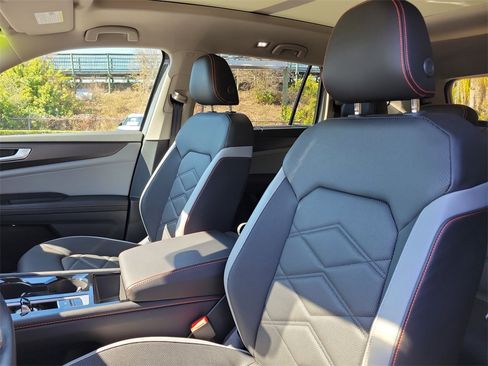 Certified 2025 Volkswagen Atlas Peak Edition SE image 24