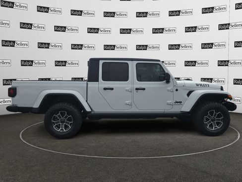 Used 2022 Jeep Gladiator Sport AWD/4WD image 7