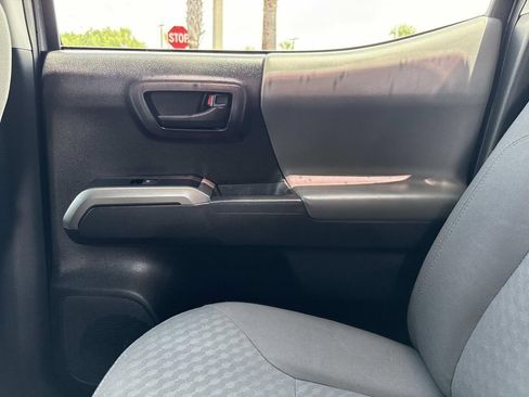 Used 2020 Toyota Tacoma SR5 w/ SR5 Appearance Package (SM) RWD image 21