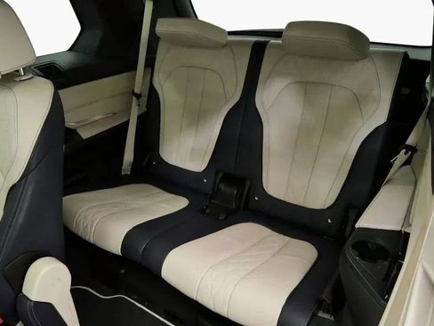 Used 2022 BMW X7 M50i image 22
