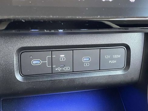 Certified 2025 Hyundai Tucson Limited AWD/4WD image 33