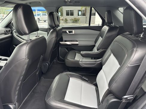 Used 2022 Ford Explorer XLT w/ Equipment Group 202A image 17