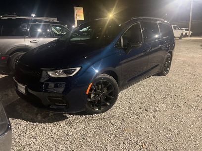 Used 2024 Chrysler Pacifica Touring-L w/ S Appearance Package