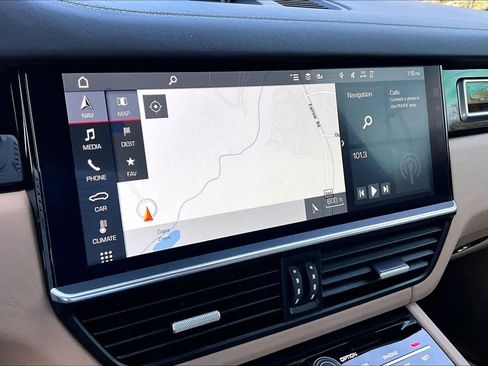 Used 2020 Porsche Cayenne Turbo image 36