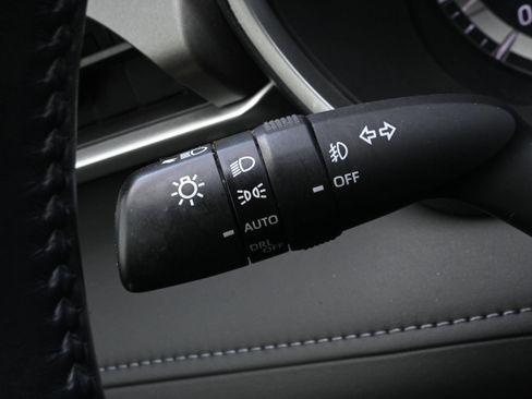 Used 2020 Toyota Highlander XLE image 35