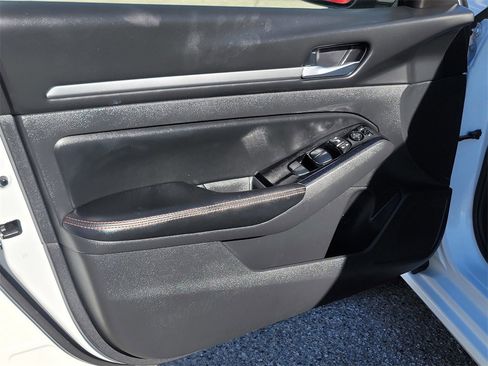 Used 2024 Nissan Altima 2.5 SR image 12