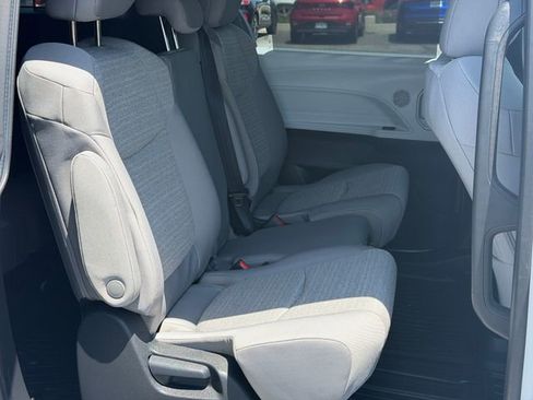 Used 2026 Toyota Sienna LE FWD image 19