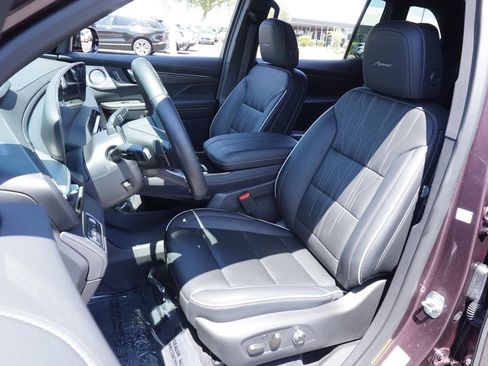 Used 2025 Buick Enclave Avenir w/ Super Cruise Package FWD image 16