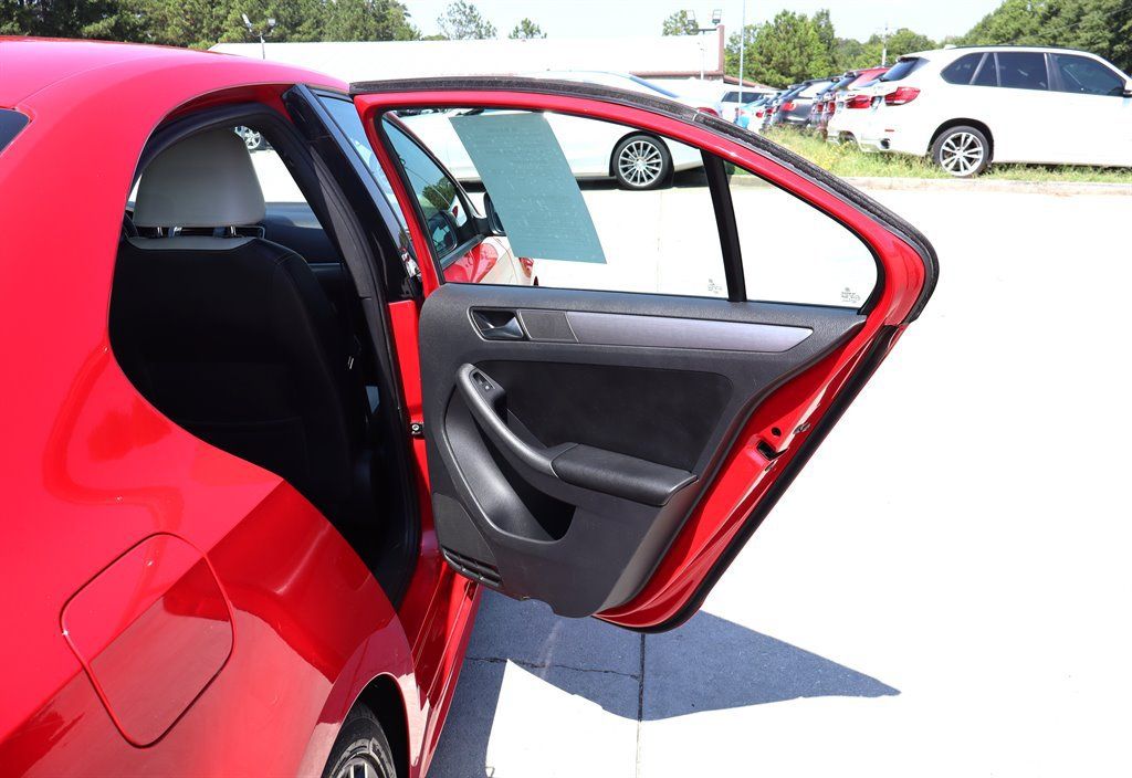 Used 2016 Volkswagen Jetta Sport FWD image 36