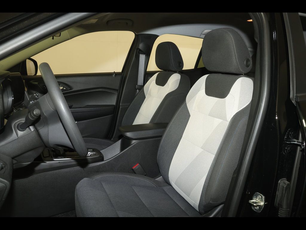 Used 2024 Chevrolet Trax LS w/ LS Convenience Package FWD image 21