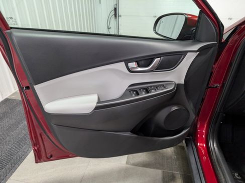 Used 2023 Hyundai Kona SE image 12