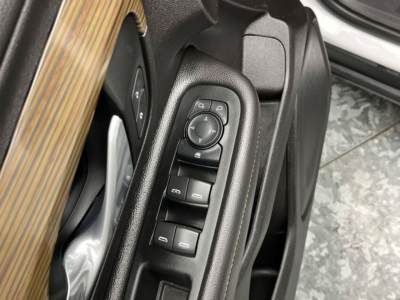 Certified 2018 GMC Terrain SLE w/ Driver Convenience Package FWD image 8