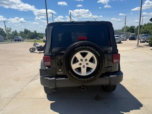 Used 2014 Jeep Wrangler Sport w/ Quick Order Package 24S AWD/4WD image 8