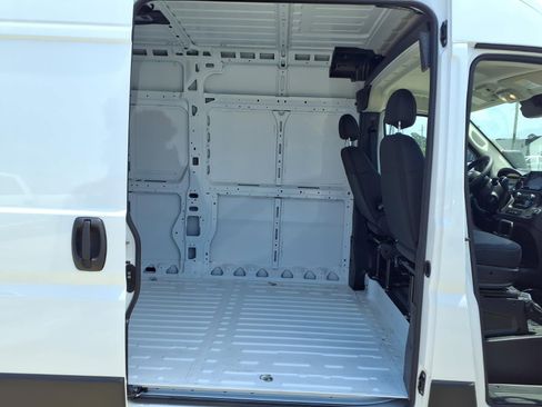 New 2026 RAM ProMaster 2500 w/ Convenience Group FWD image 7