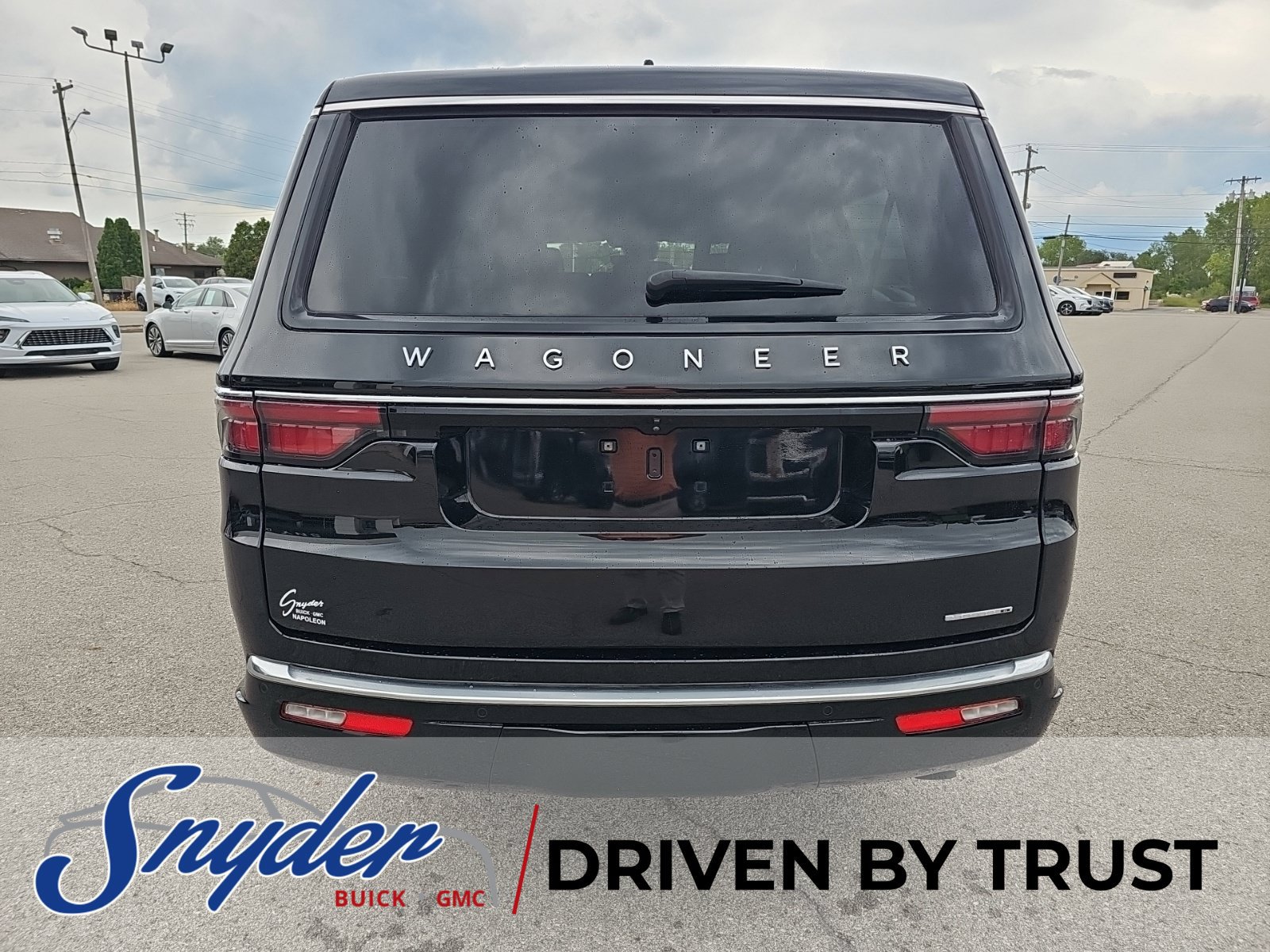 Used 2024 Jeep Wagoneer L Series II w/ Flexible Seating Group AWD/4WD image 7