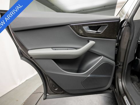 Used 2023 Audi Q8 Premium Plus w/ Premium Plus Package AWD/4WD image 27