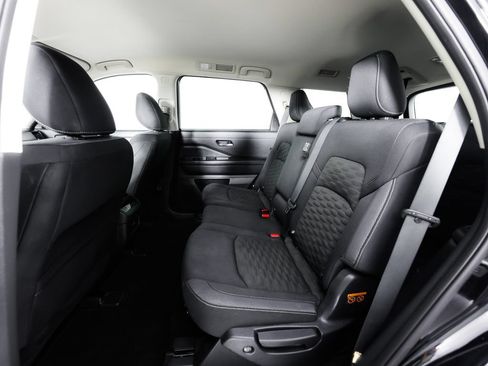Used 2022 Nissan Pathfinder S FWD image 17