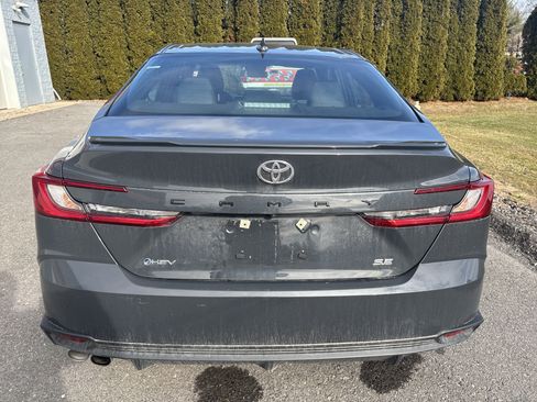 Used 2025 Toyota Camry SE image 4