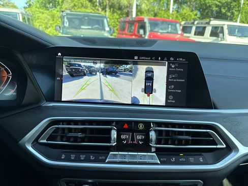 Used 2021 BMW X7 xDrive40i w/ M Sport Package AWD/4WD image 22