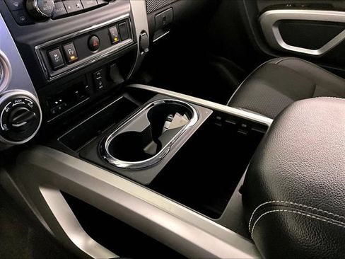 Used 2017 Nissan Titan PRO-4X AWD/4WD image 17