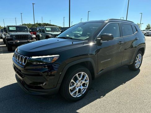 New 2024 Jeep Compass Latitude w/ Sun and Sound Group image 8
