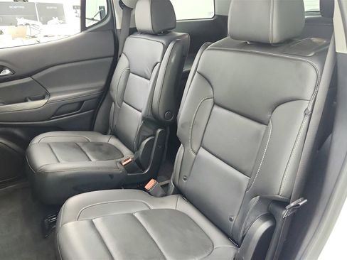 Used 2023 GMC Acadia SLT image 26